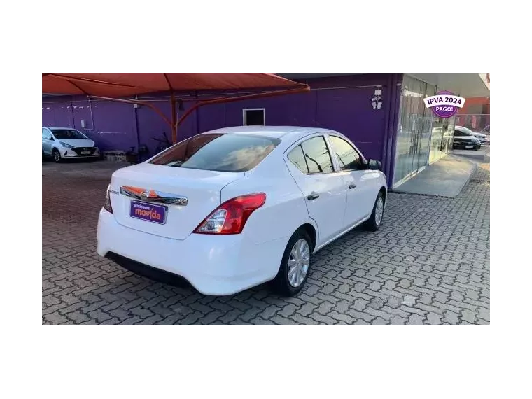 Nissan Versa Branco 2