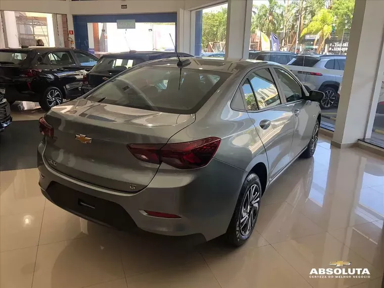 Chevrolet Onix Prata 5