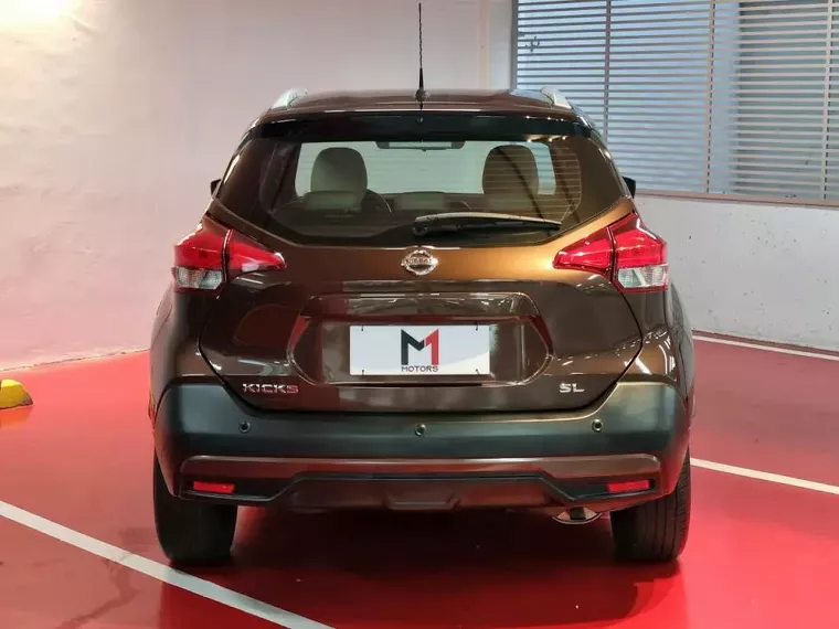 Nissan Kicks Marrom 2