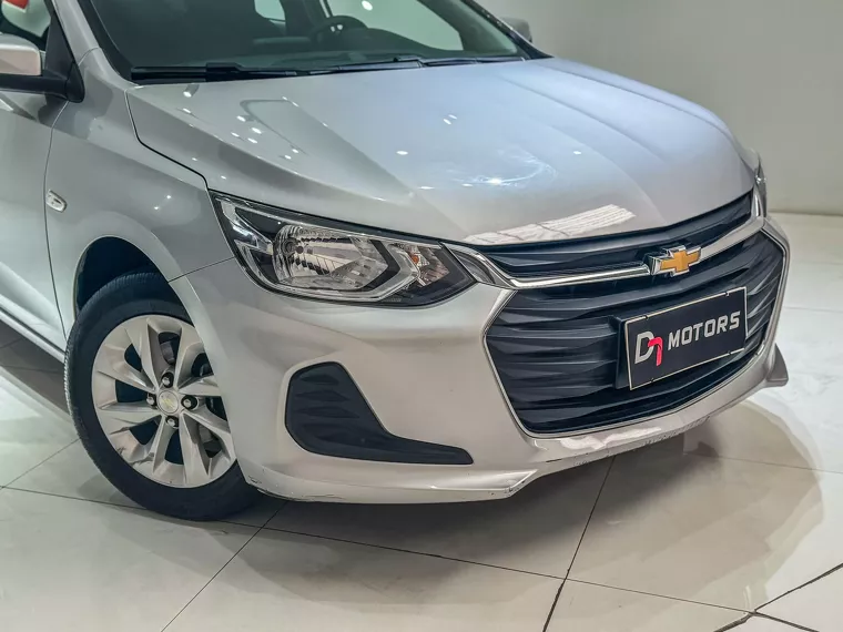 Chevrolet Onix Prata 2