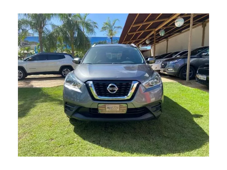 Nissan Kicks Cinza 1