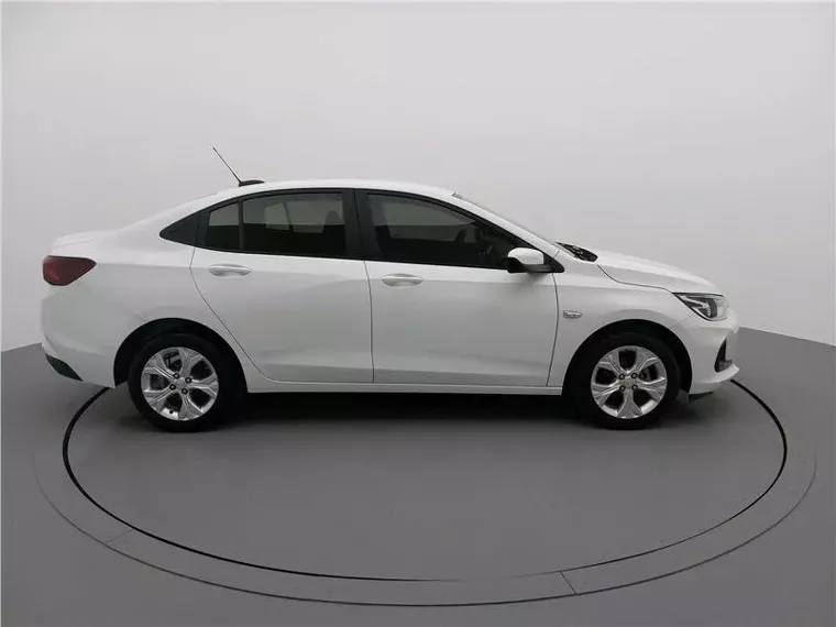 Chevrolet Onix Branco 3