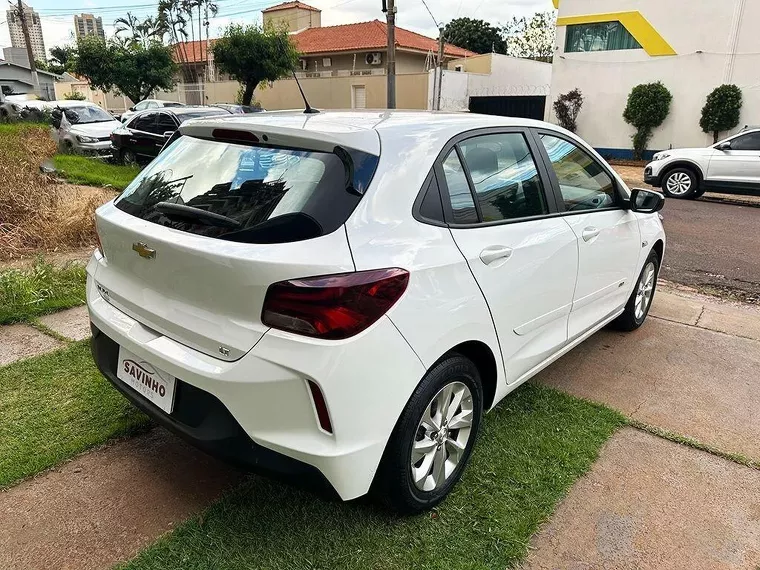 Chevrolet Onix Branco 15