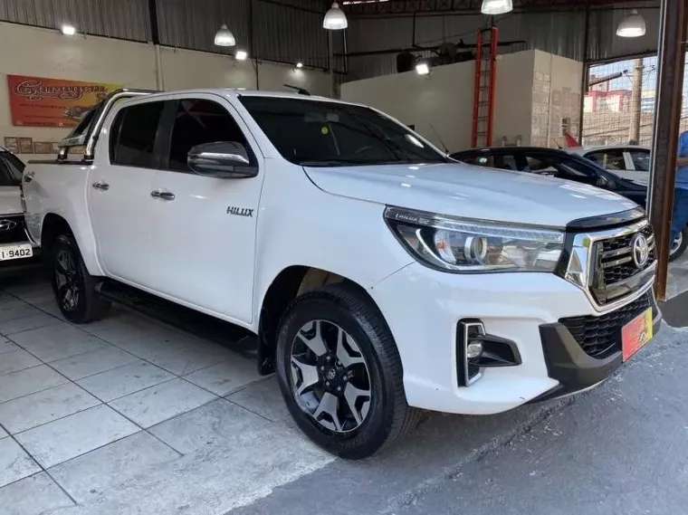 Toyota Hilux Branco 5