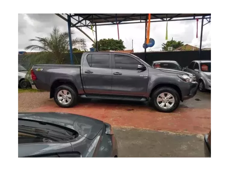 Toyota Hilux Cinza 5