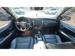 Toyota Hilux SW4