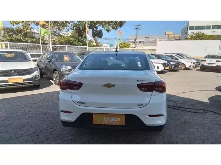 Chevrolet Onix Branco 9