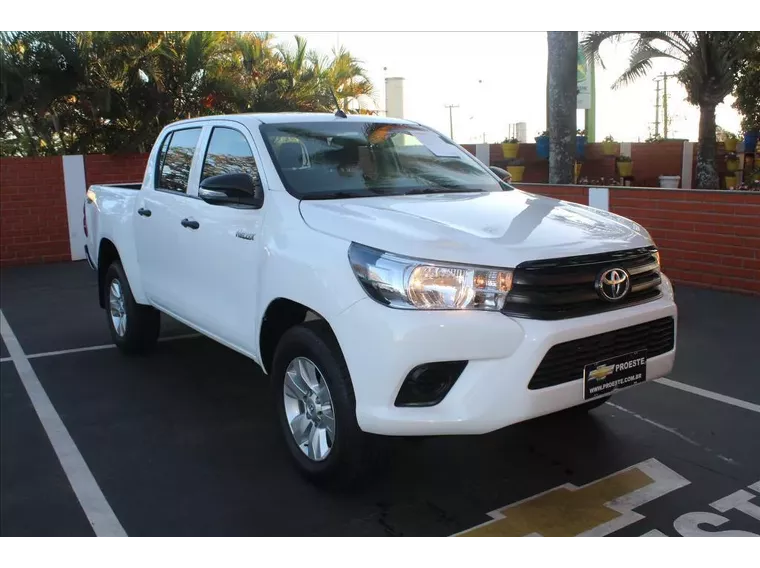 Toyota Hilux Branco 1