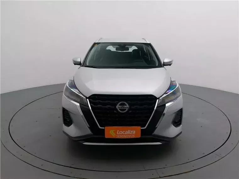 Nissan Kicks Prata 11