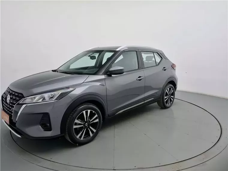 Nissan Kicks Cinza 2