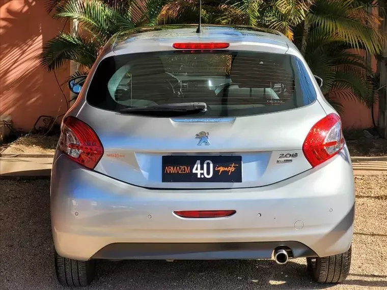 Peugeot 208 Prata 2