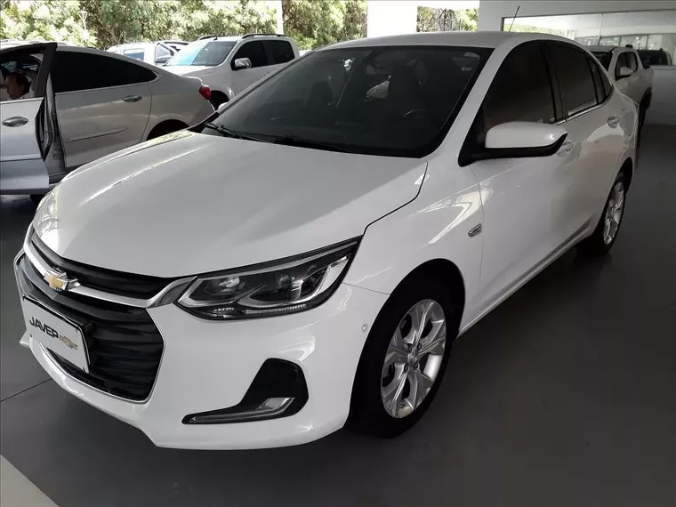 Chevrolet Onix Branco 1