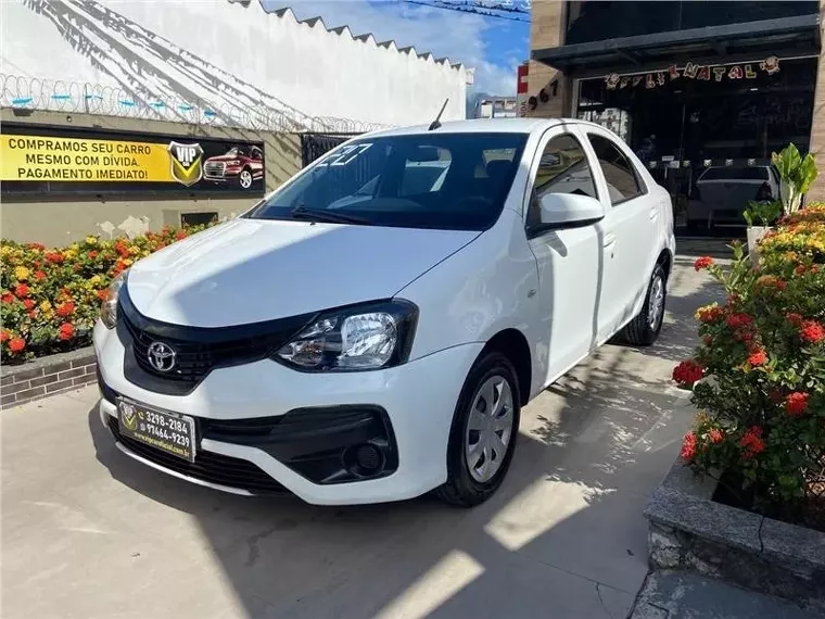 Toyota Etios Branco 7