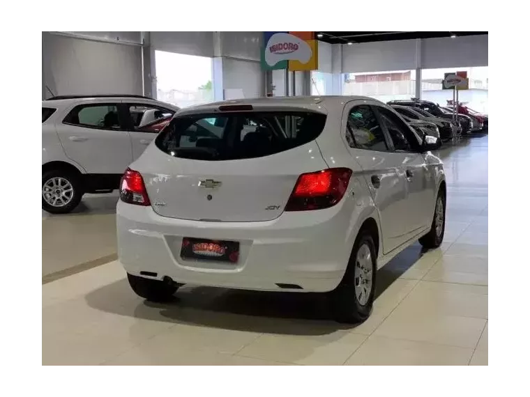 Chevrolet Onix Branco 2