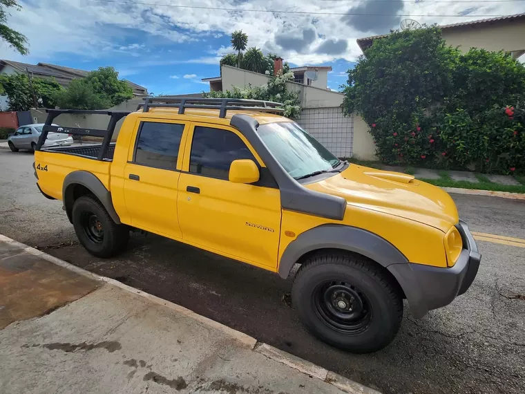 Mitsubishi L200 Savana Amarelo 10