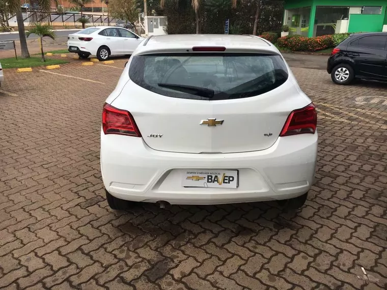 Chevrolet Onix Branco 6