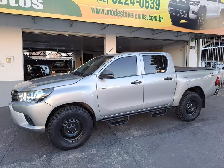 Toyota Hilux Prata 10