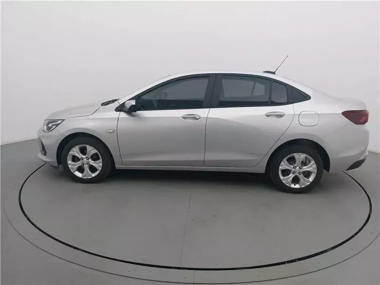 Chevrolet Onix Prata 13