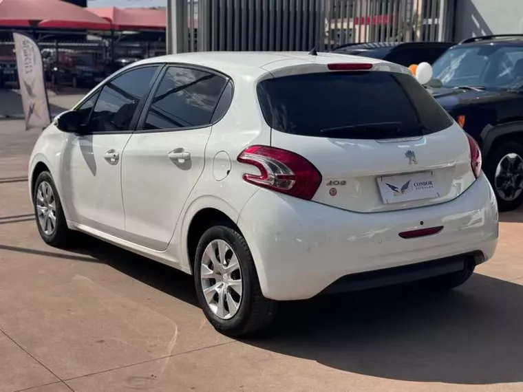 Peugeot 208 Branco 14