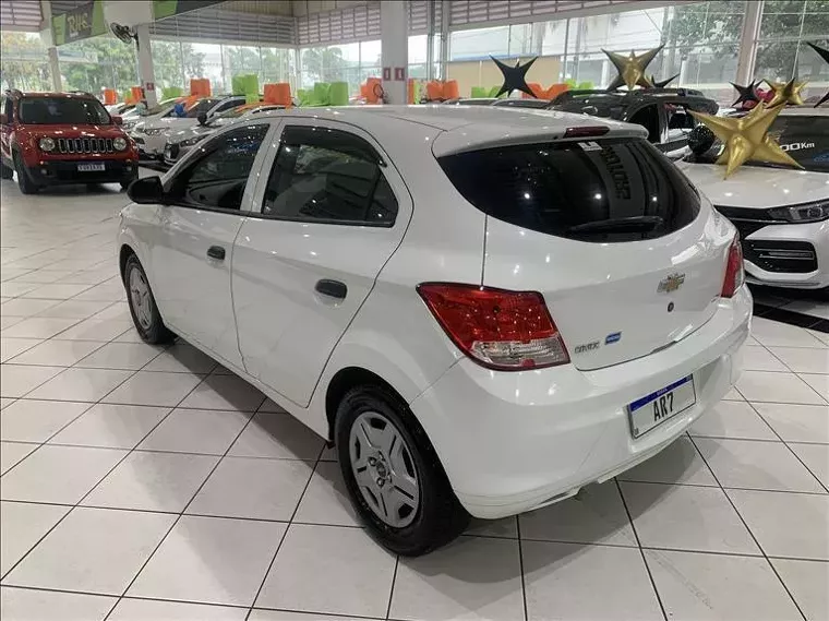 Chevrolet Onix Branco 10