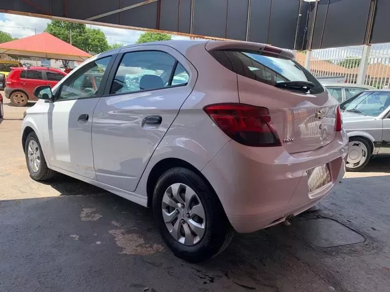 Chevrolet Onix Branco 15