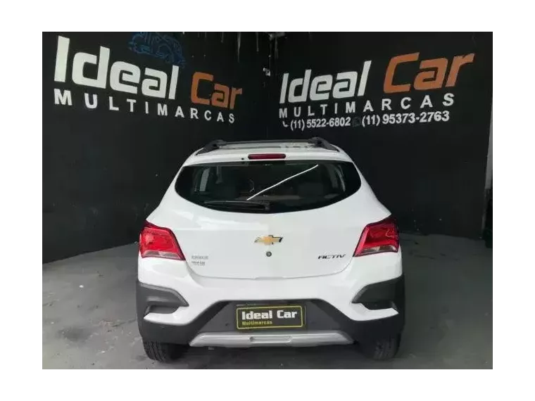 Chevrolet Onix Branco 10