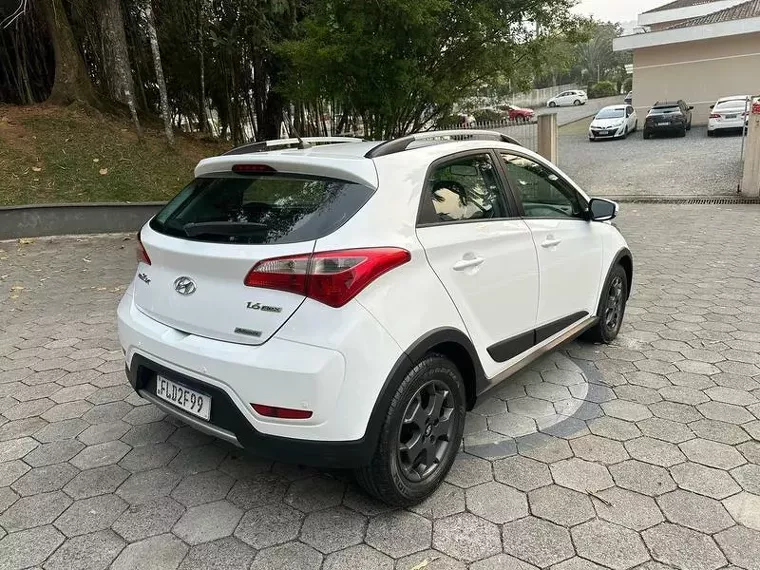 Hyundai HB20X Branco 10