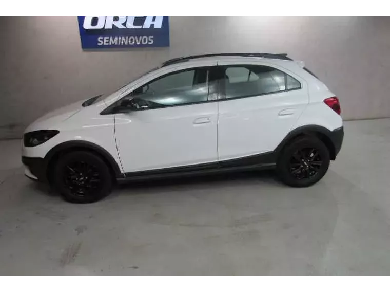 Chevrolet Onix Branco 11