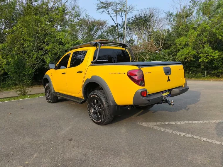 Mitsubishi L200 Triton Amarelo 8