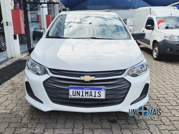 Chevrolet Onix Branco 8