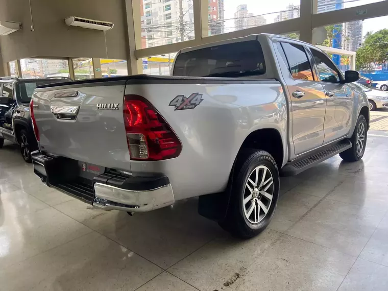 Toyota Hilux Prata 13