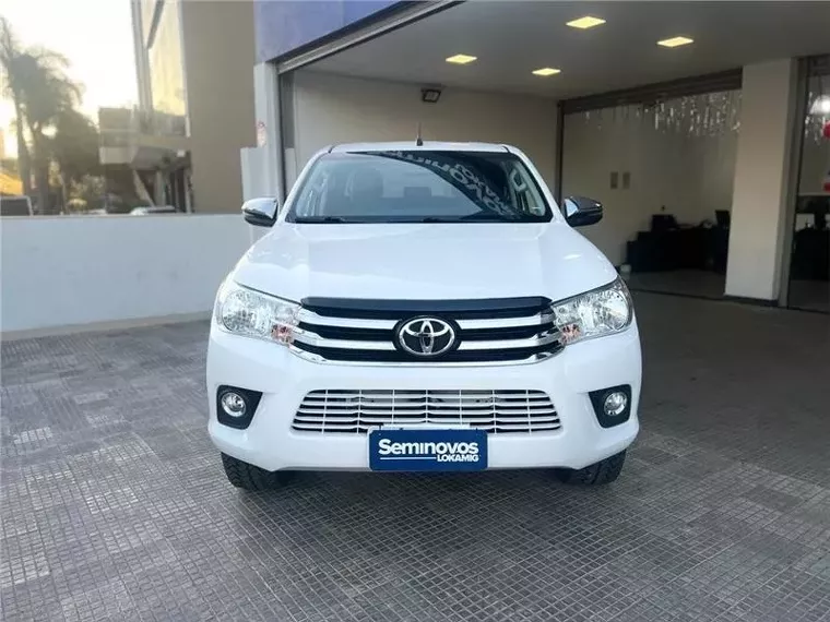 Toyota Hilux Branco 9