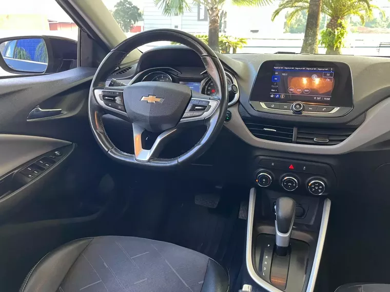 Chevrolet Onix Preto 8