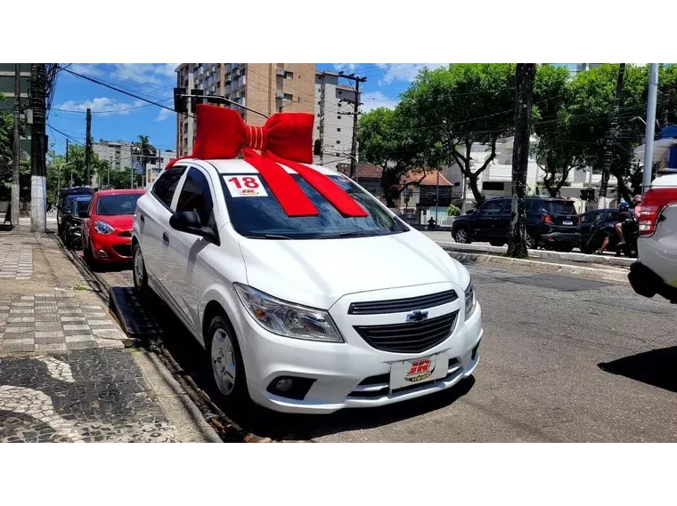 Chevrolet Onix Branco 9