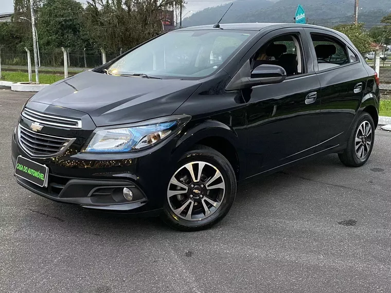 Chevrolet Onix Preto 2