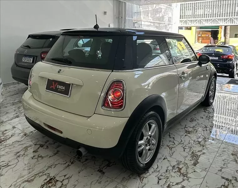 Mini ONE Branco 8