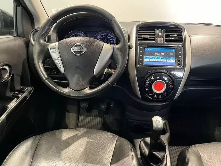 Nissan Versa Preto 6