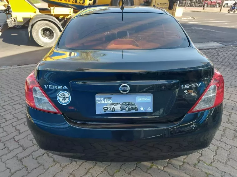 Nissan Versa Preto 7