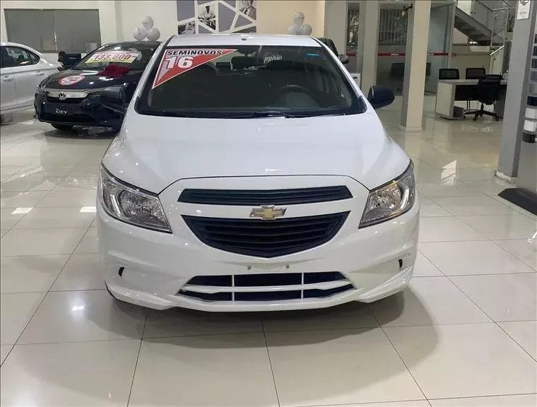 Chevrolet Onix Branco 9