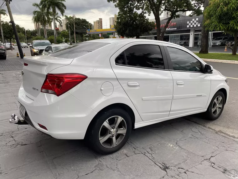 Chevrolet Prisma Branco 7