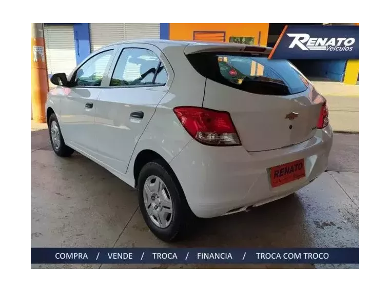 Chevrolet Onix Branco 9