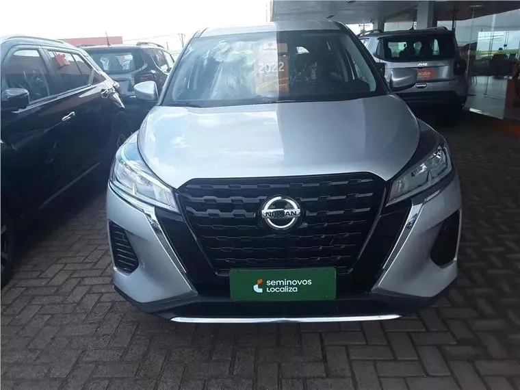 Nissan Kicks Prata 1