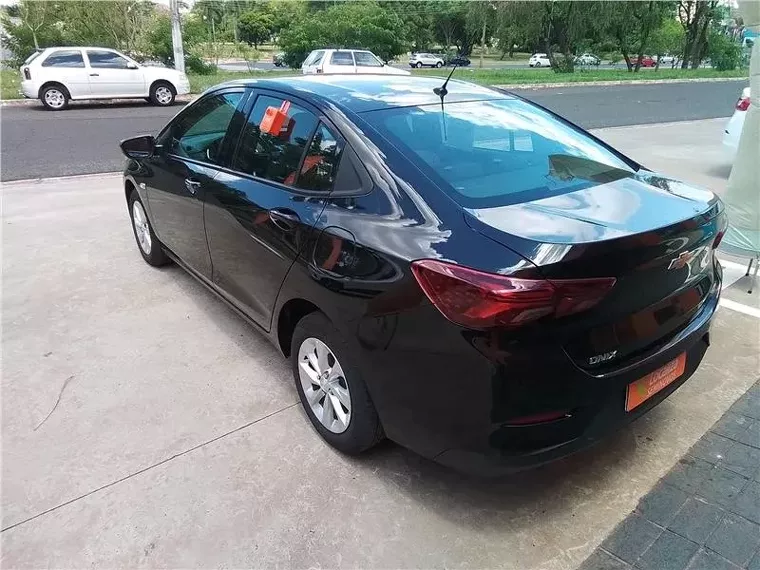 Chevrolet Onix Preto 7