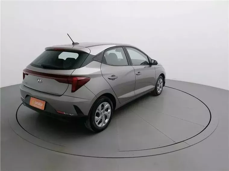 Hyundai HB20 Prata 14