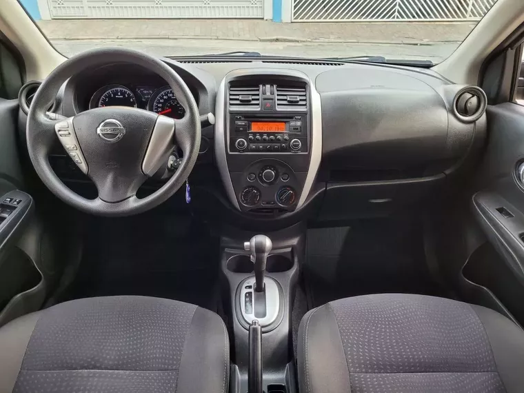 Nissan Versa Preto 10