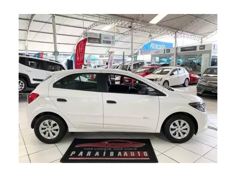 Chevrolet Onix Branco 1