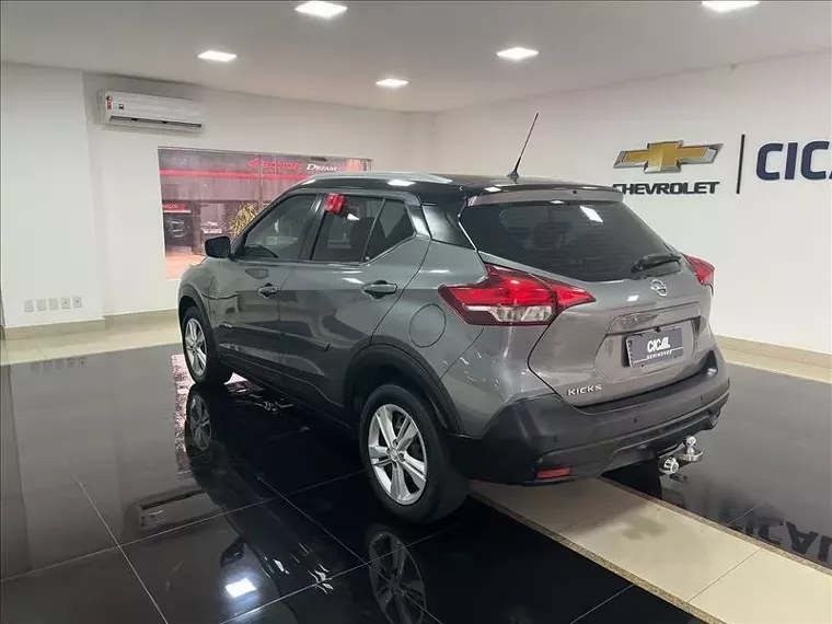 Nissan Kicks Cinza 14