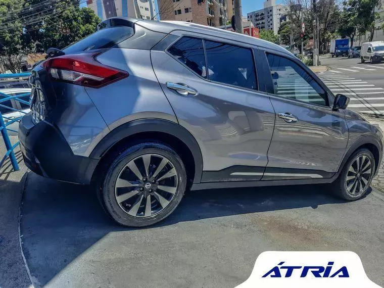 Nissan Kicks Cinza 2