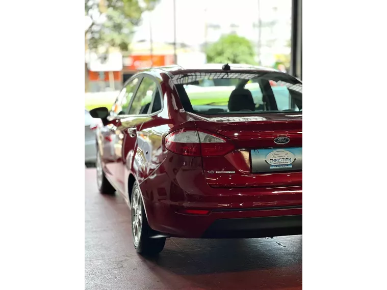 Ford Fiesta Vermelho 11