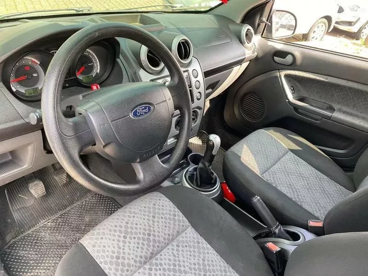 Ford Fiesta Prata 9